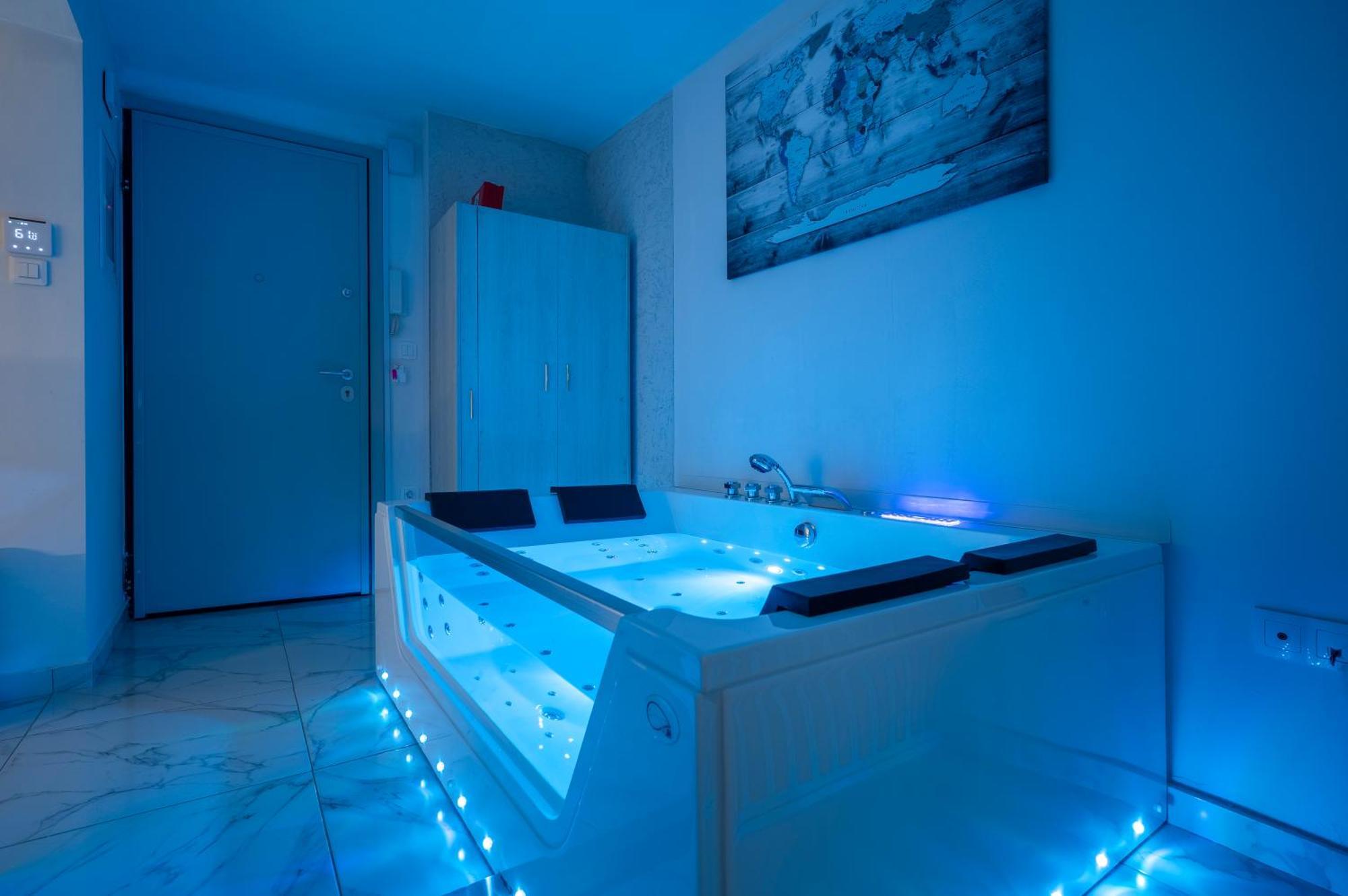 Premium Jacuzzi Suite At The City Center, By Aqua Platinum テッサロニキ エクステリア 写真