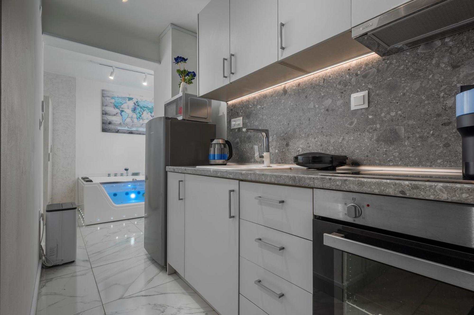Premium Jacuzzi Suite At The City Center, By Aqua Platinum テッサロニキ エクステリア 写真